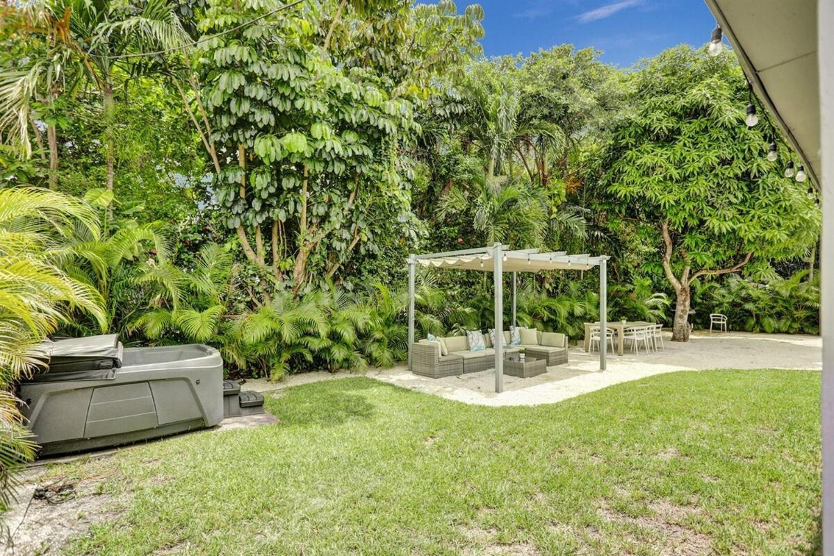 Вилла Miami Getaway 4BR With BBQ & Relaxing Backyard Golden Glades Экстерьер фото