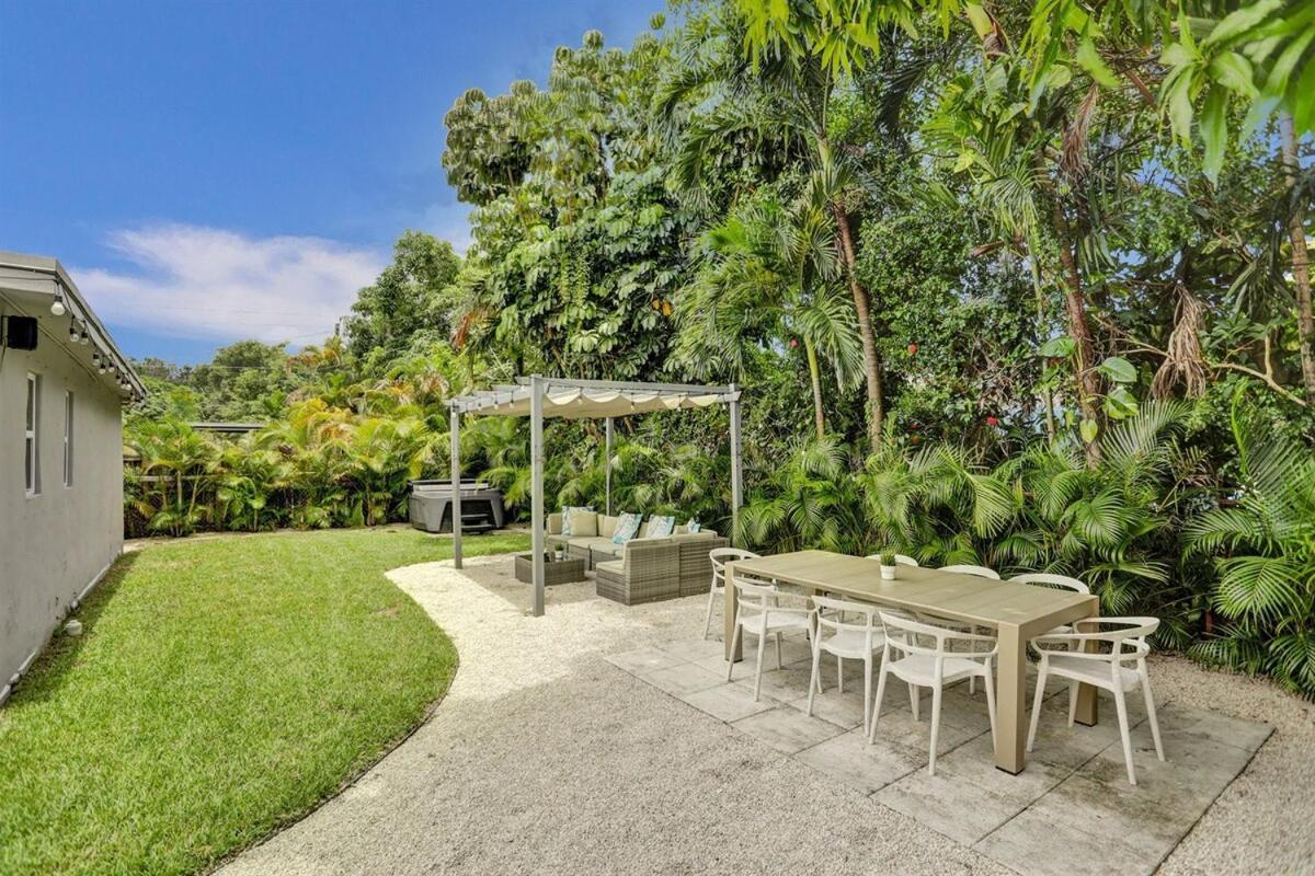 Вилла Miami Getaway 4BR With BBQ & Relaxing Backyard Golden Glades Экстерьер фото